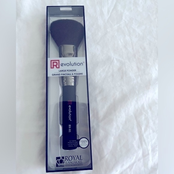 ⭐️ Royal & Langnickel Revolution Professional Make-Up Powder brush - Picture 2 of 3